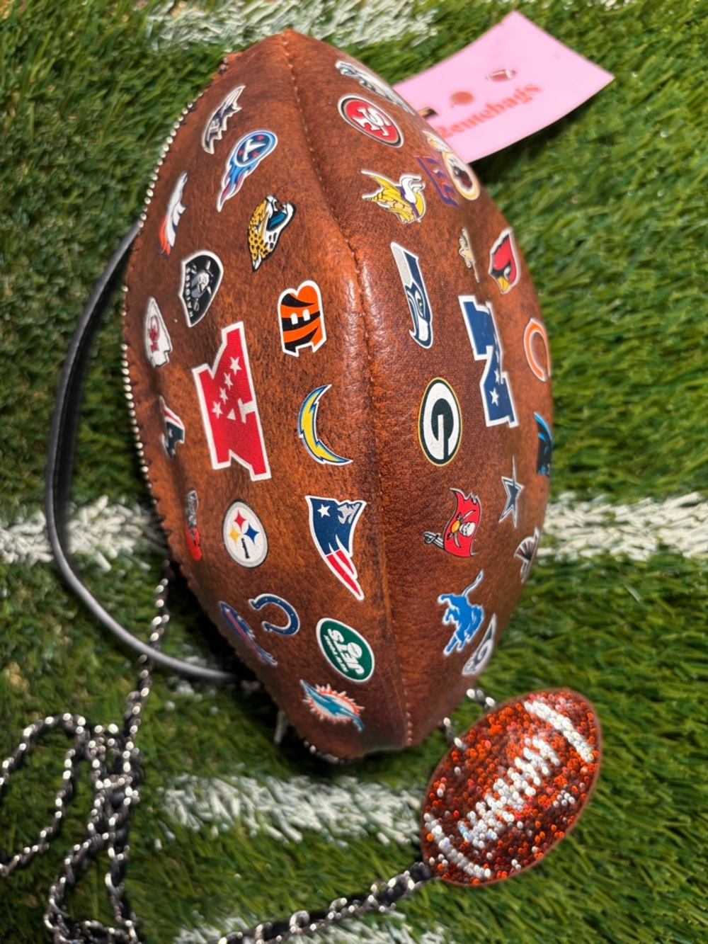 32 team Football purse with Team Logos of the AFC& NFC. . .